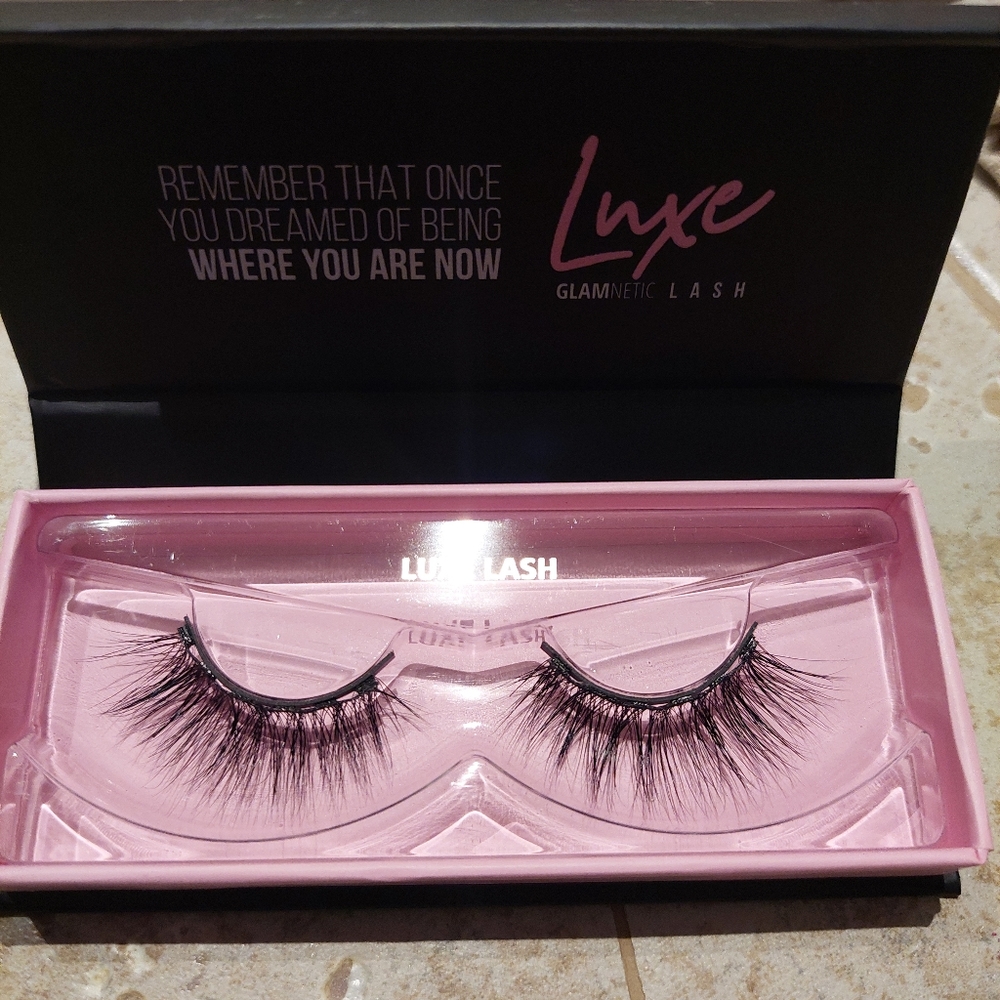 BNIB glamnetic magnetic eyelashes